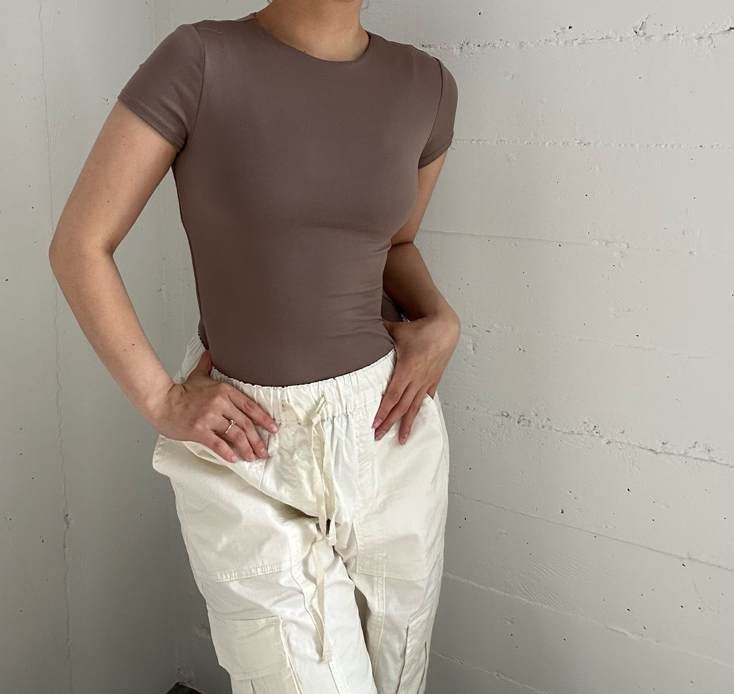 Fitted Basic Tee- Mocha