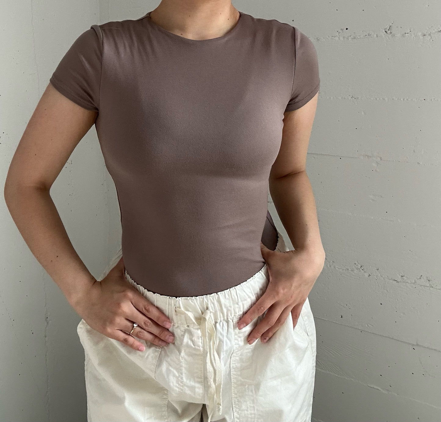 Fitted Basic Tee- Mocha