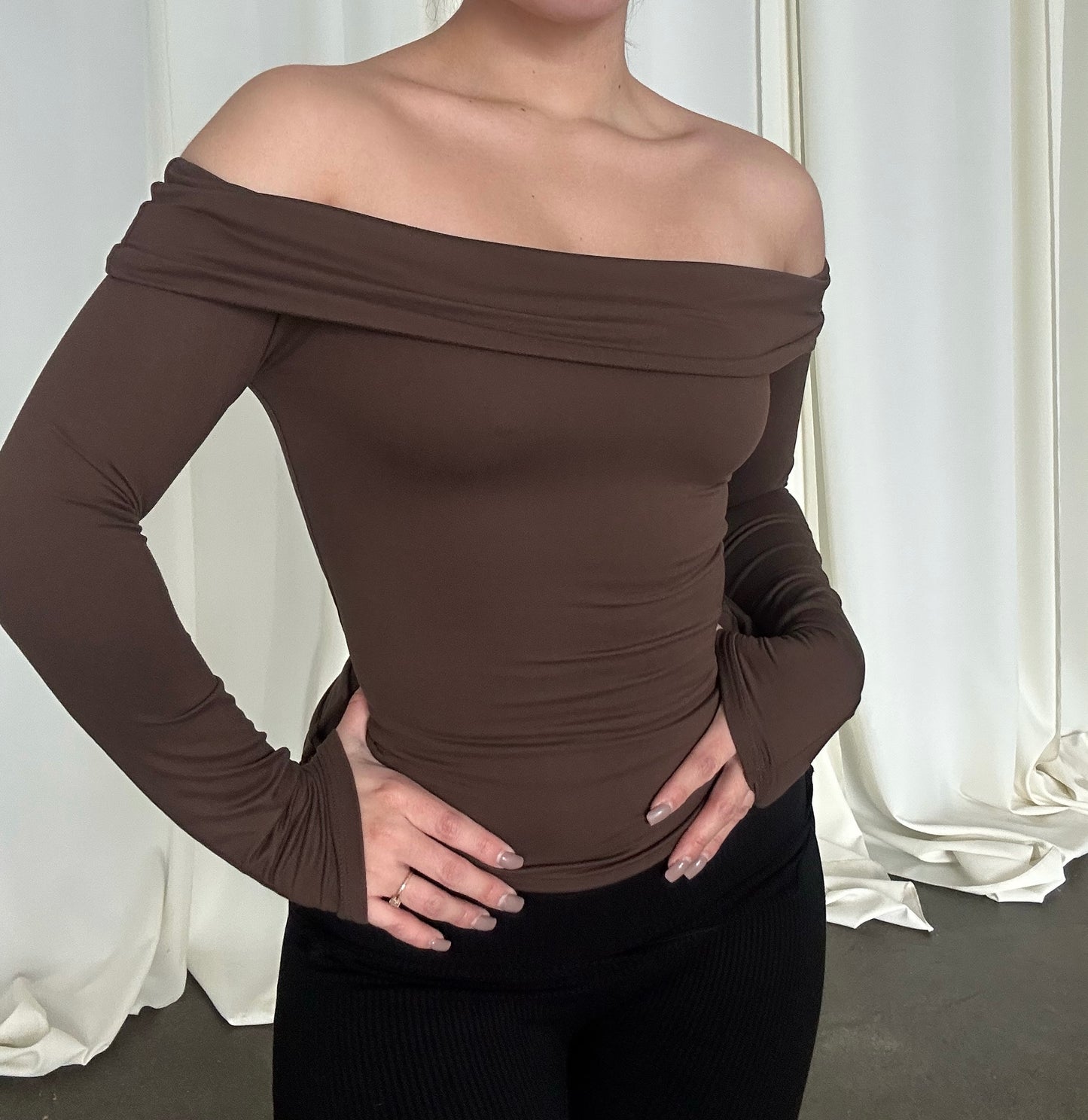 Off the shoulder Basic Long Sleeve- Chocolate